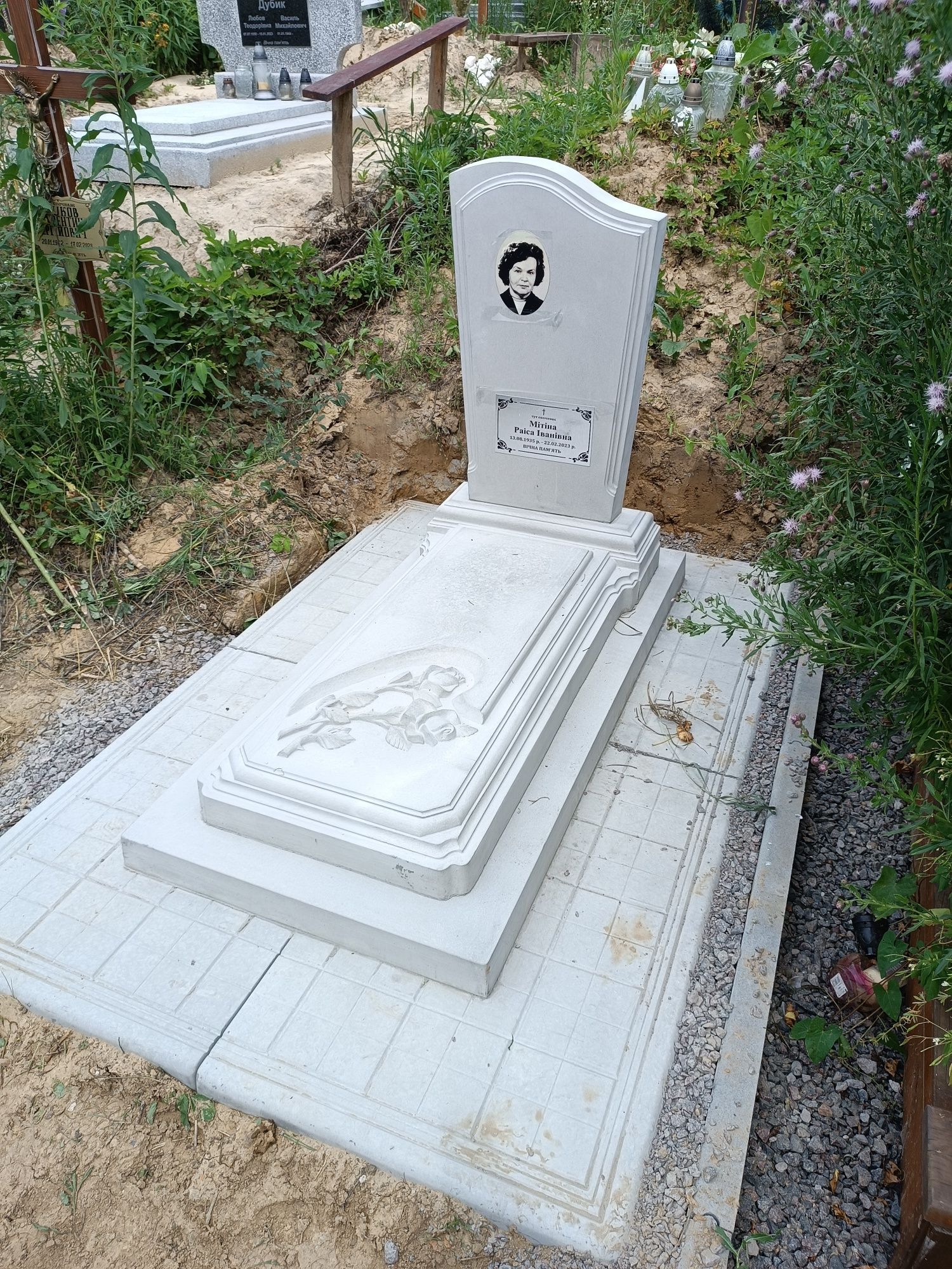 Пам'ятник з встановленням одинарний