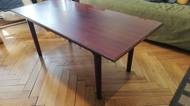 Ładny stół drewniany, solidny, nogi lite drewno