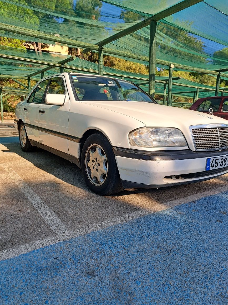 Vendo carro Mercedes Benz  C220 diesel