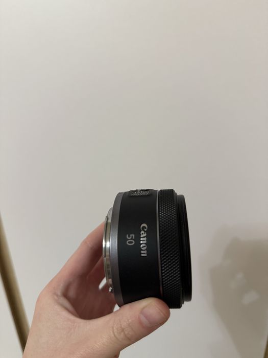 Обєктив Canon rf 50 mm F1.8