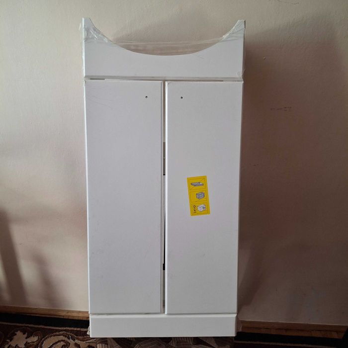 Sprzedam nową umywalkę z szafką Koło Solo 40.