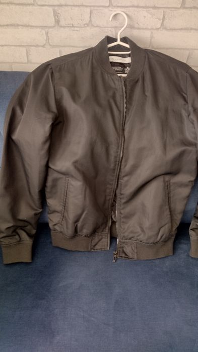 Kurtka bomberka czarna Cropp