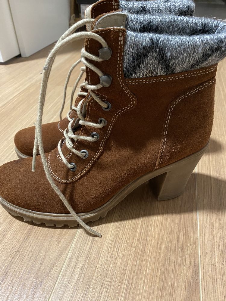 Botas cano curto camurça com salto, tamanho 38, NOVAS