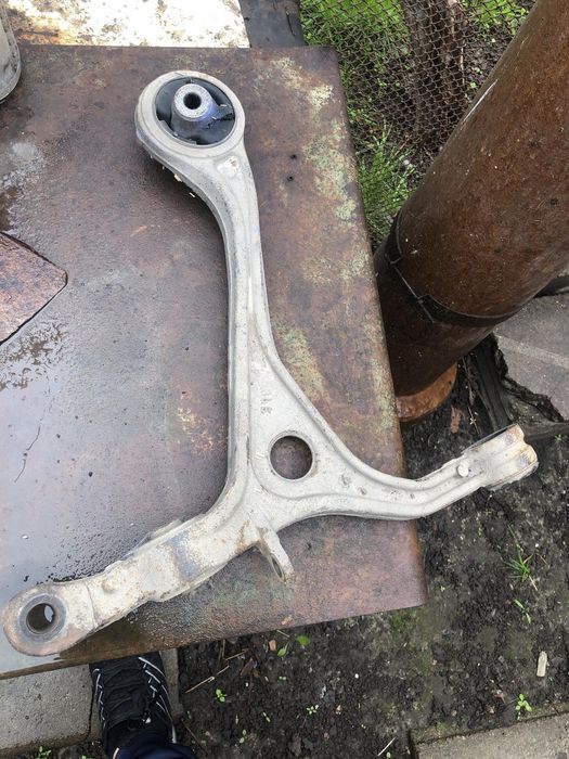 Рычаг нижний Honda accord 2007