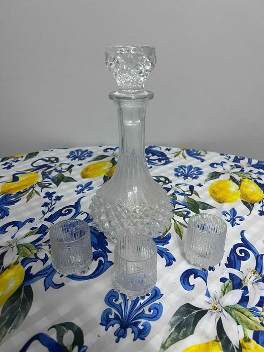 Garrafa de Vidro Lapidado com Rolha + 3 Copos – Conjunto Vintage