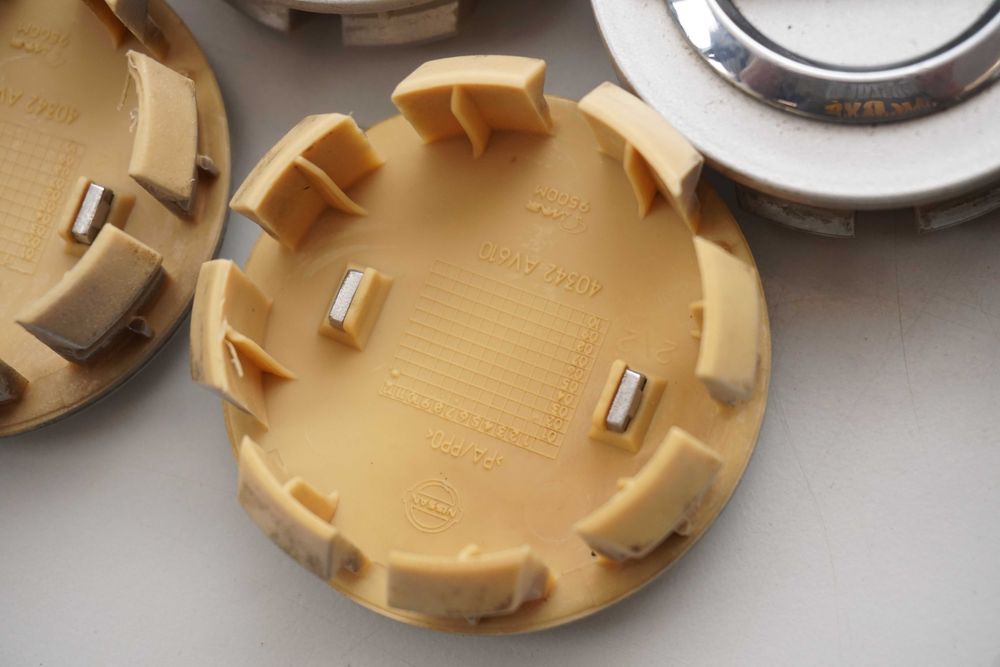 Dekielki oryginał Nissan OE 54mm 40342 AV610 srebrne 4sztuki