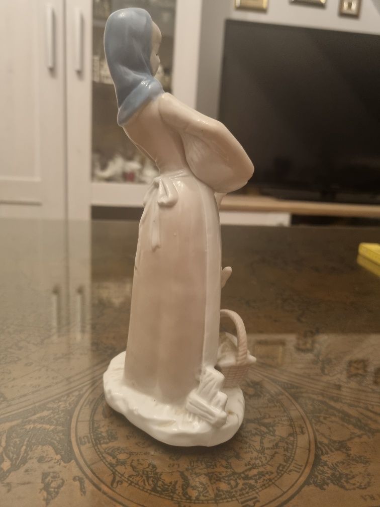 Porcelanowa figurka gęsiarki  - Wschodnie Niemcy