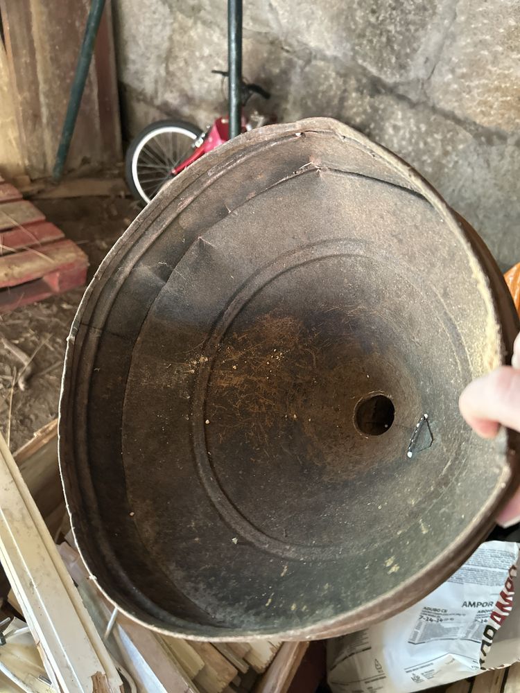 Funil em ferro muito antigo