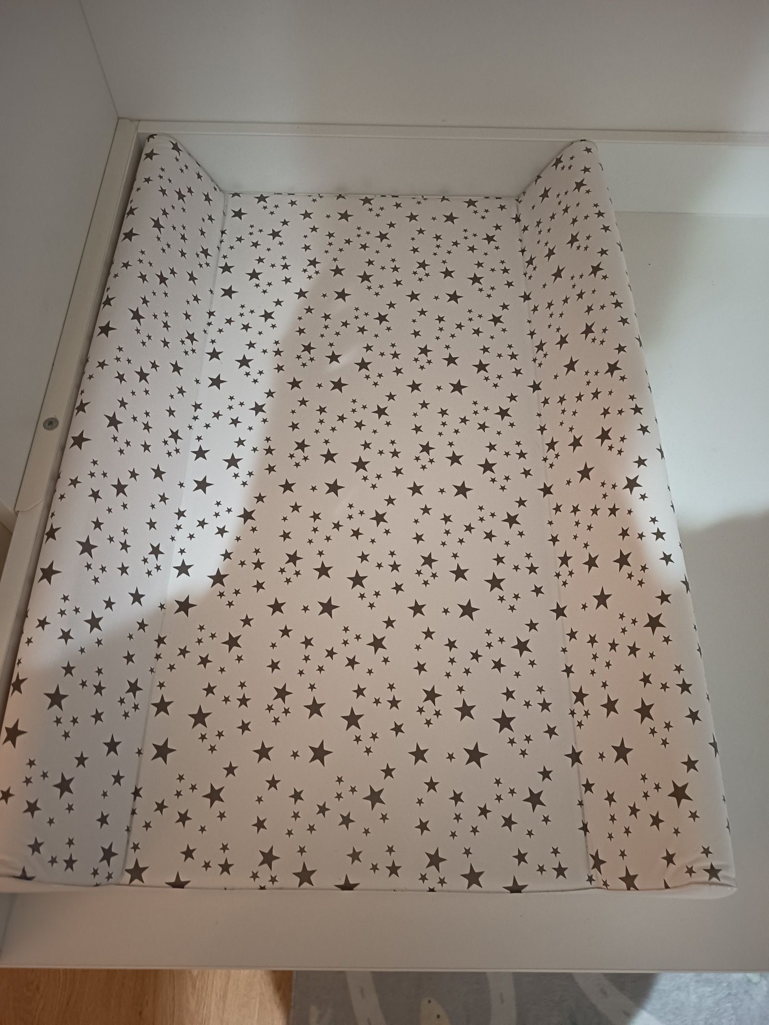 Przewijak Ikea z półkami, rezerwacja