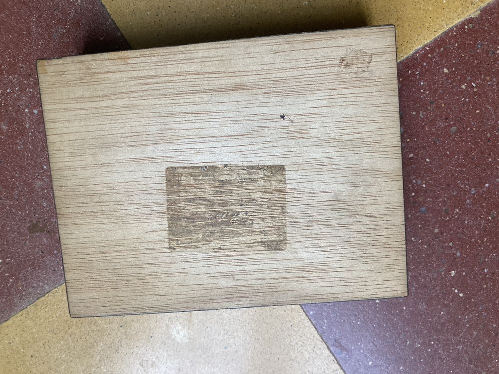 Caixa decorativa para cartas muito antiga