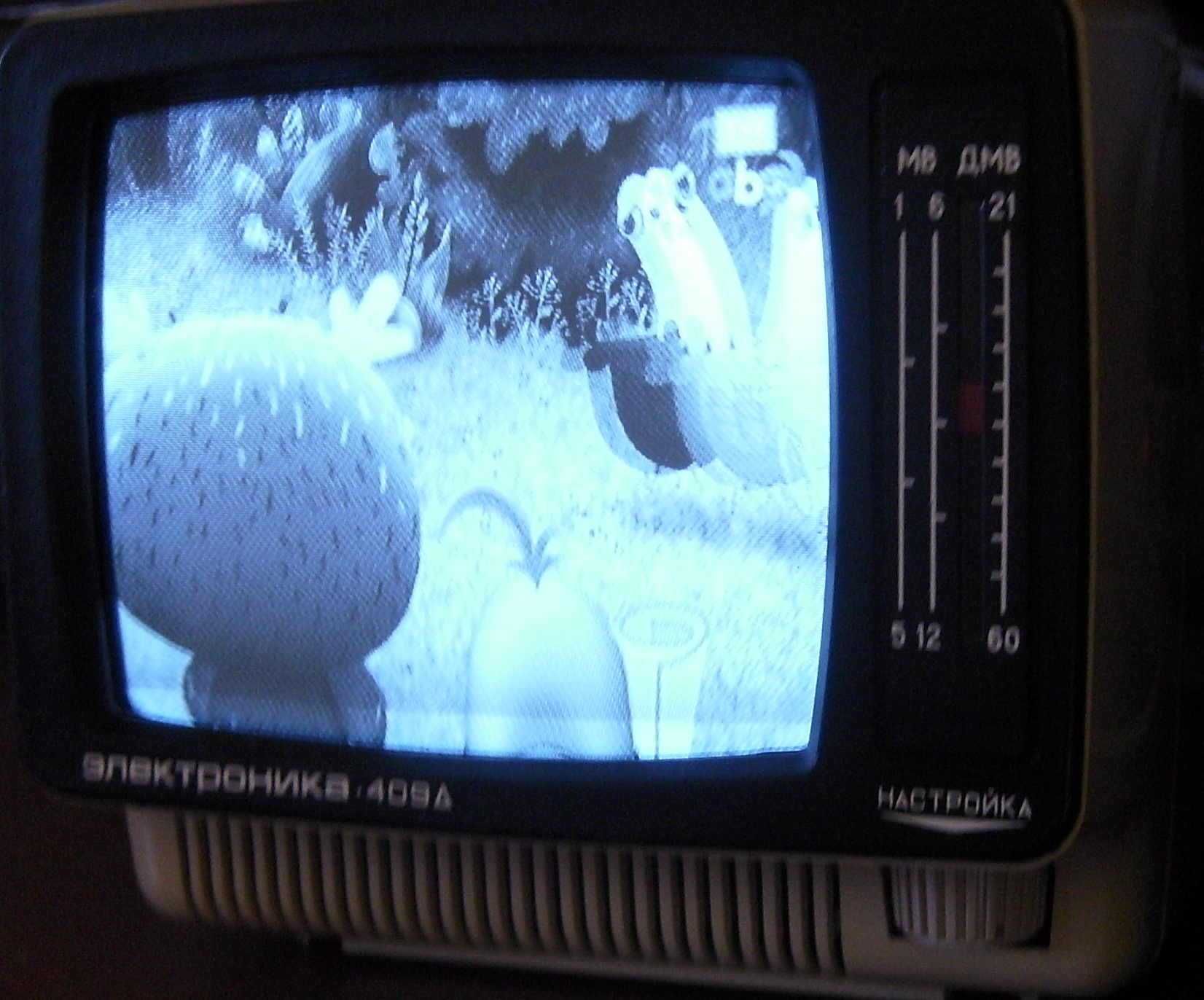 Stary telewizor kineskopowy Elektronika 409 A- działa