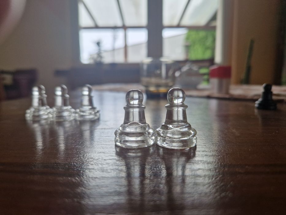 Szklane figury pionki szachowe , szachy na części.