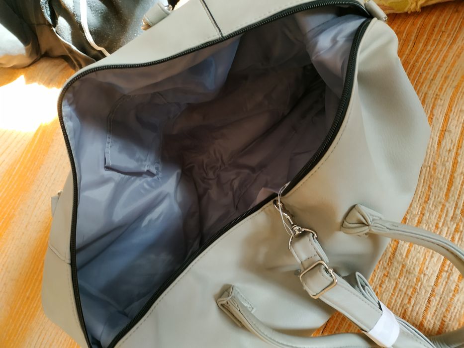 Сумка нова. Вмістка.