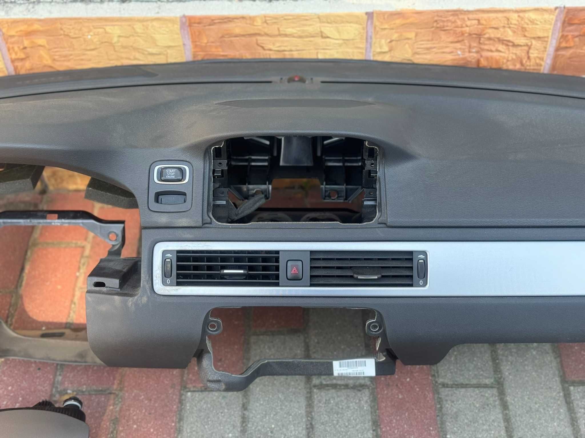 Deska konsola oryginalna Volvo V70 III S80 II XC70  RADAR GŁOŚNIK