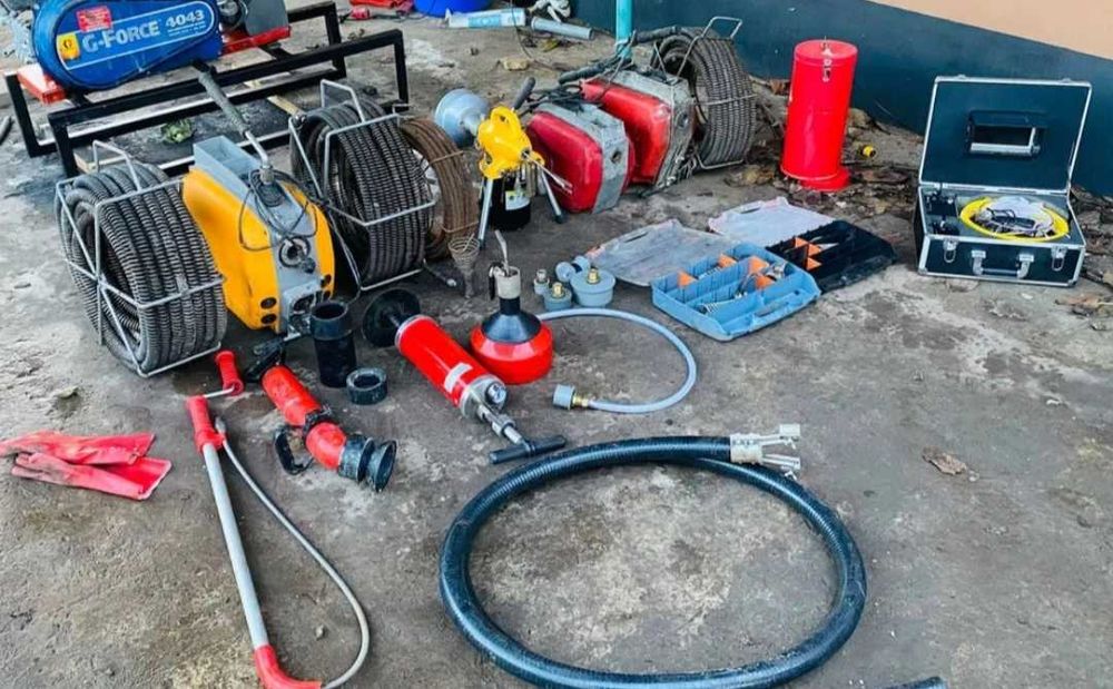 Чищення каналізації, усунення засмічення.