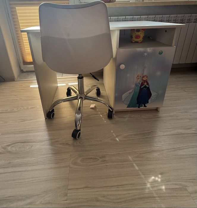 Biurko z elza krzeslo