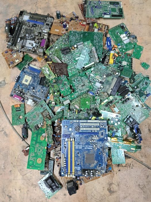 Плати, радіодеталі