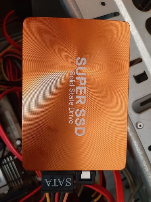 Komputer Windows pro 11  1TB SDD z monitorem klawiaturą I myszką