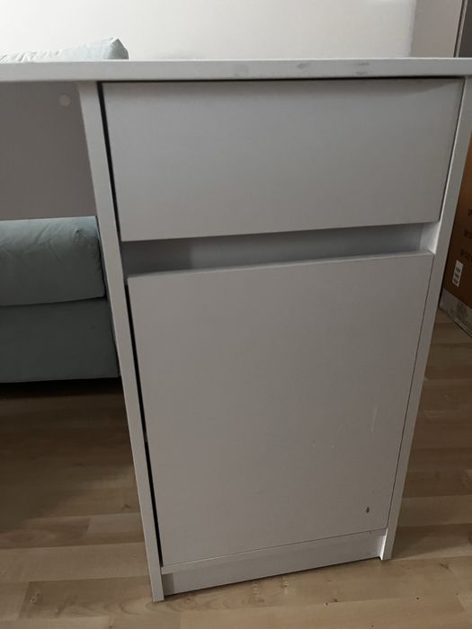 Biurko 140 cm dwie szafki