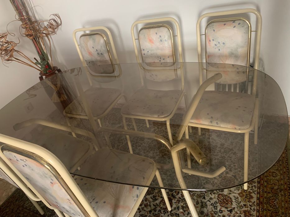 Mesa vidro e 6 cadeiras bom estado