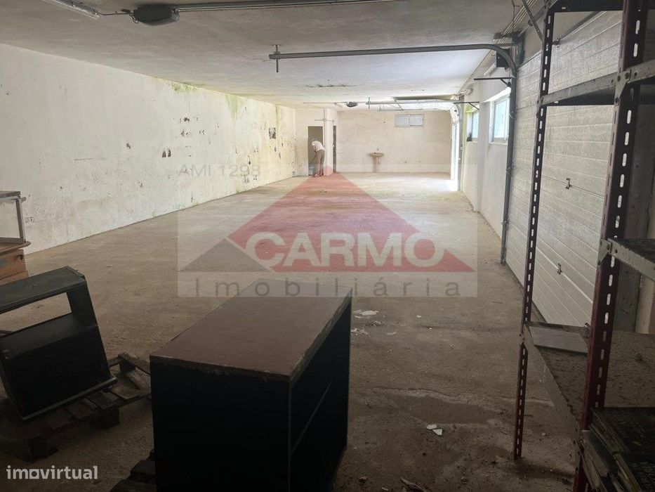 Armazém para arrendamento bem localizado.