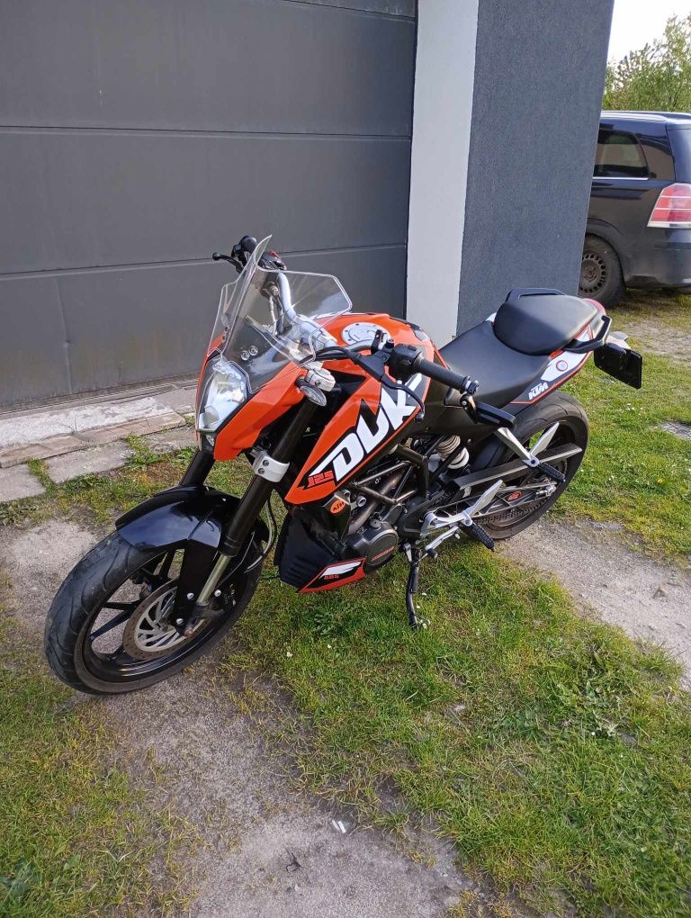 KTM   Duke.  125