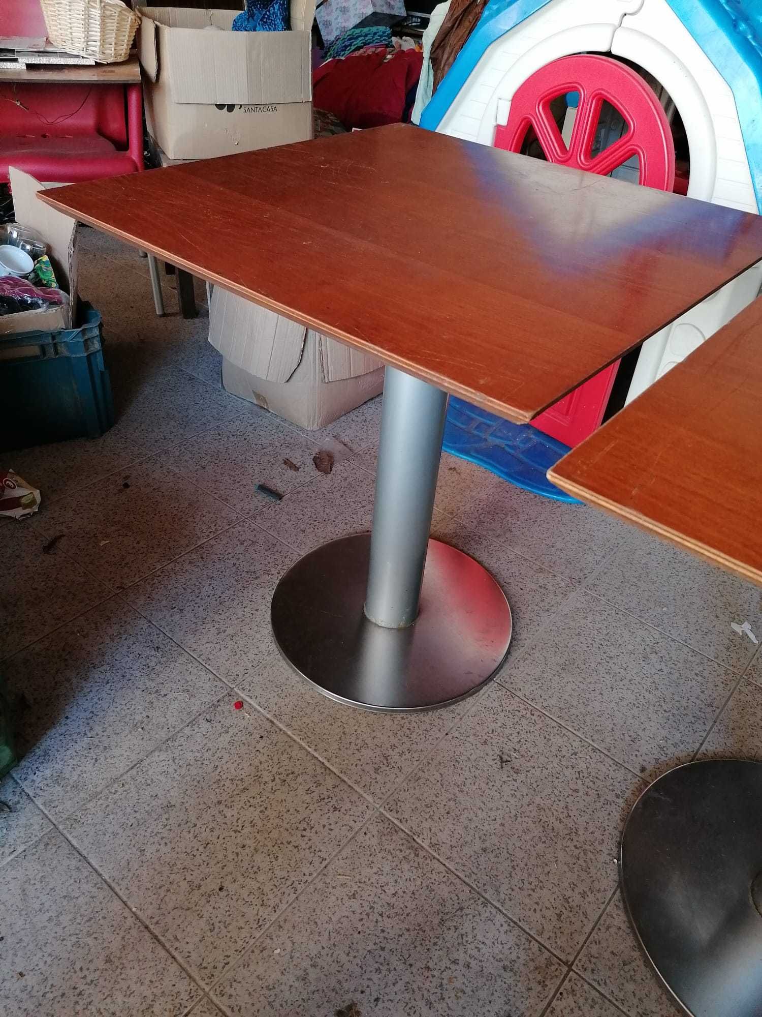 Mesa com cadeiras