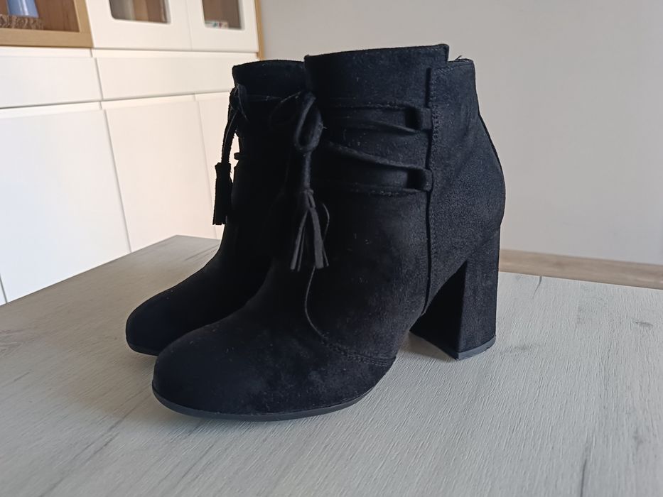 Czarne botki na słupku Jenny Fairy, r. 36