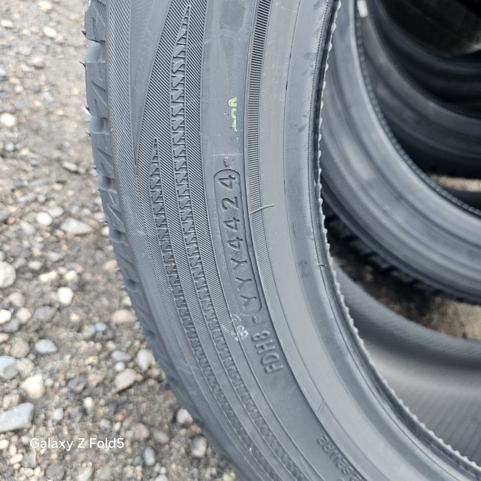 Nowe opony zimowe 225/45/17 91H Yokohama BluEarth Winter DOT4424