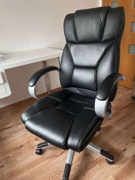 Fotel biurowy czarny, bardzo wygodny.