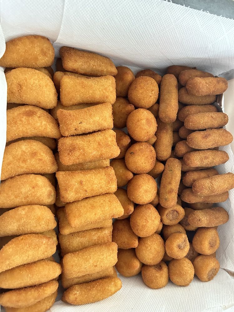 Aceitamos Encomendas de Salgados Artesanais de Festa