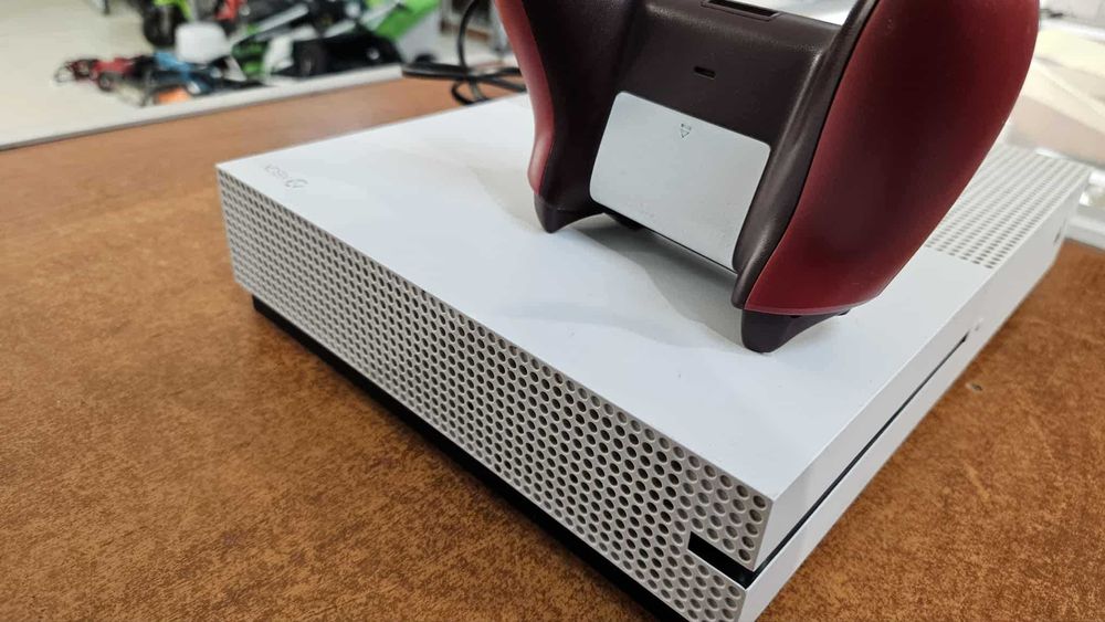 Konsola Xbox One S 1 TB, pad