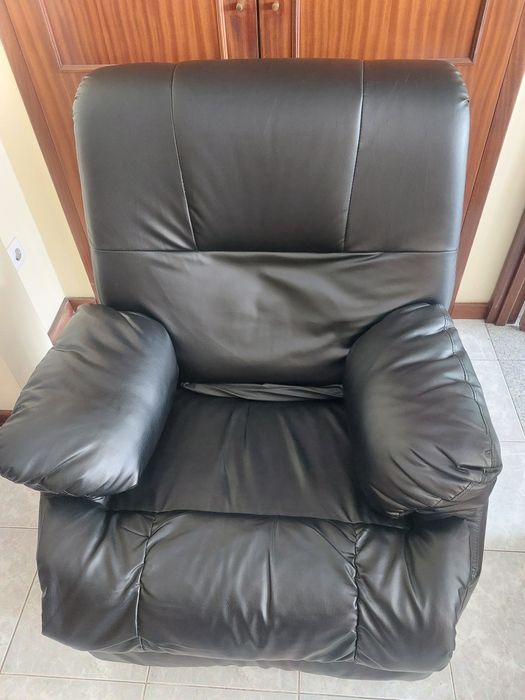 Vendo móvel sala jantar, secretária e Cadeirão relax(Para desocupar)