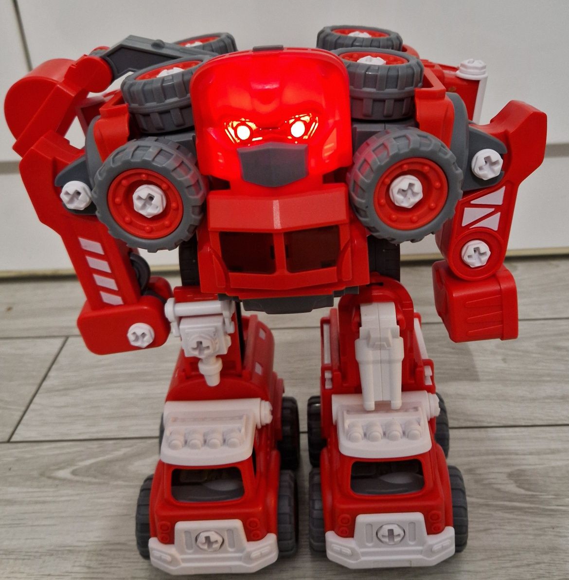Robót do składania.  Autorobot 5 w 1