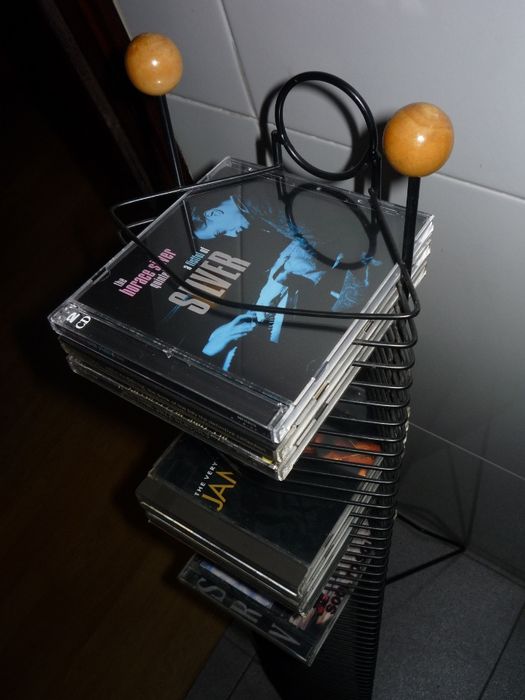 Estante para CD´s+Saco de bebé (para levar fraldas)+ mochila