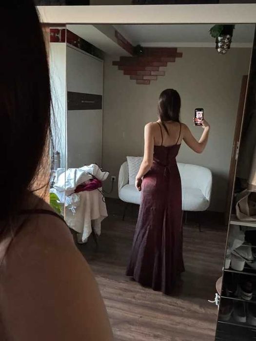 Bordowa sukienka maxi na ramiączkach studniówkowa balowa