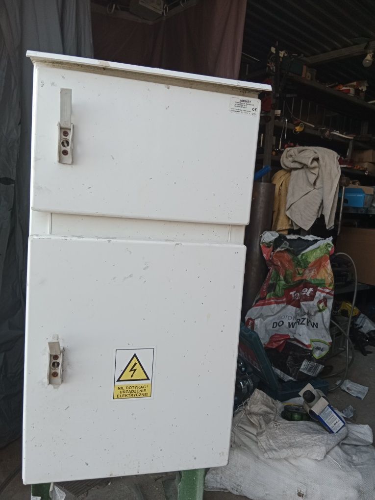 Skrzynka elektryczna budowlana