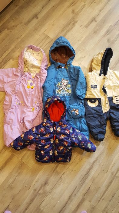 детские комбинезоны и курточки  от0 до 6месяцев.