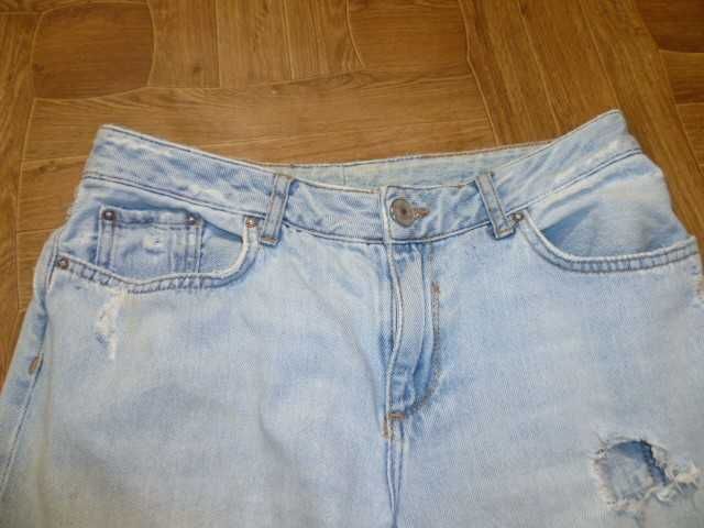 Рваные джинсы мом River Island весна - лето светлые
