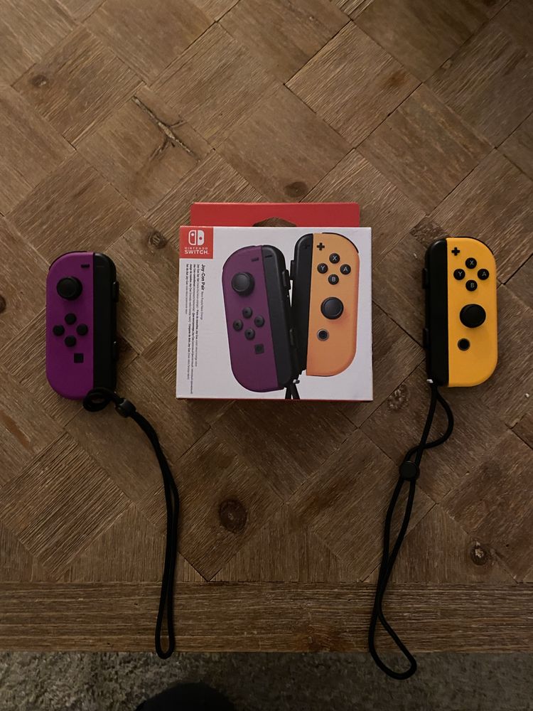 Nintendo Switch (garantia) + 2 comandos extra