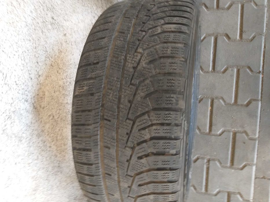 Opony zimowe 235/50/18 Hankook