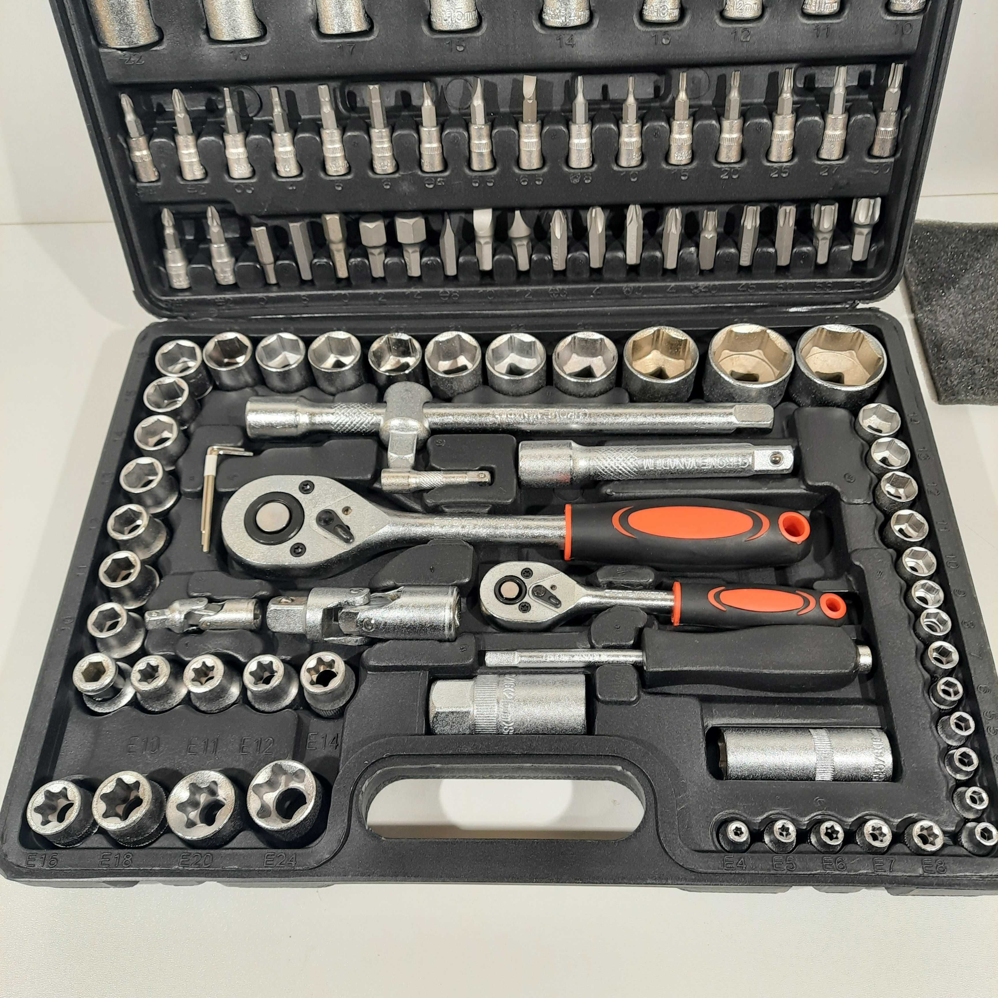 Zestaw kluczy KLUCE NAADOWE Walizka TORX 108el. z GRZECOTKI ec303