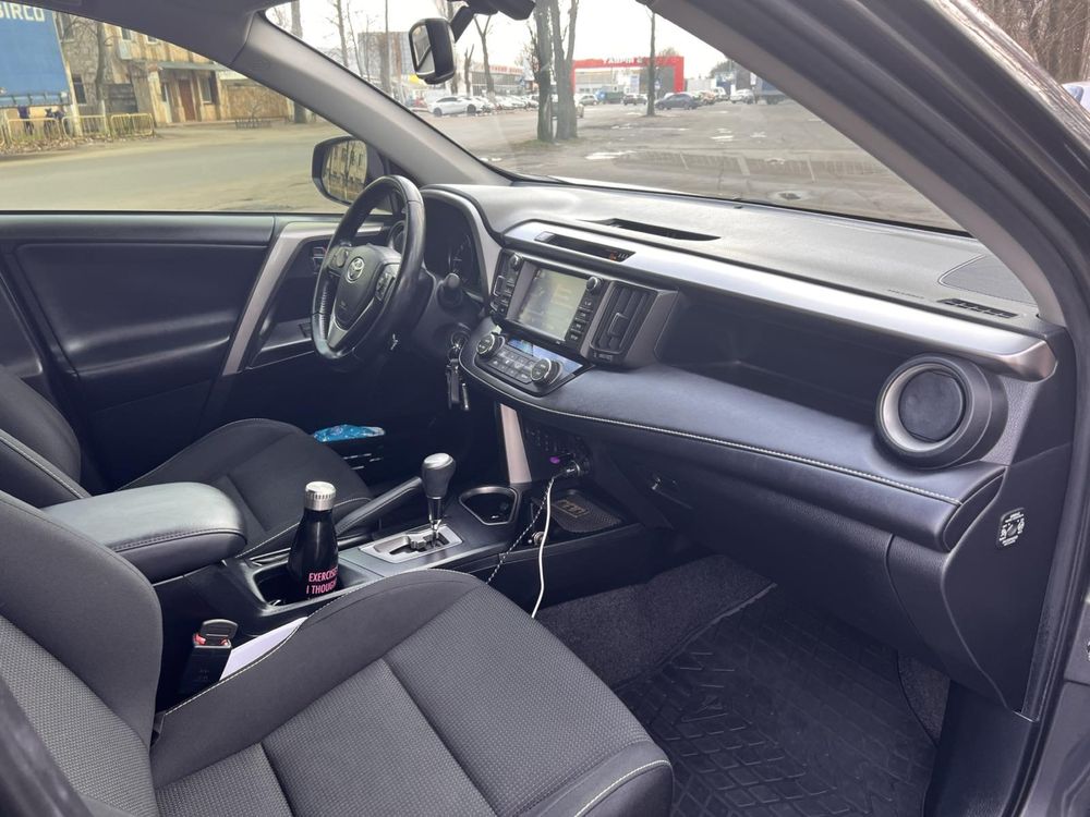Продам Toyota Rav4 2017
