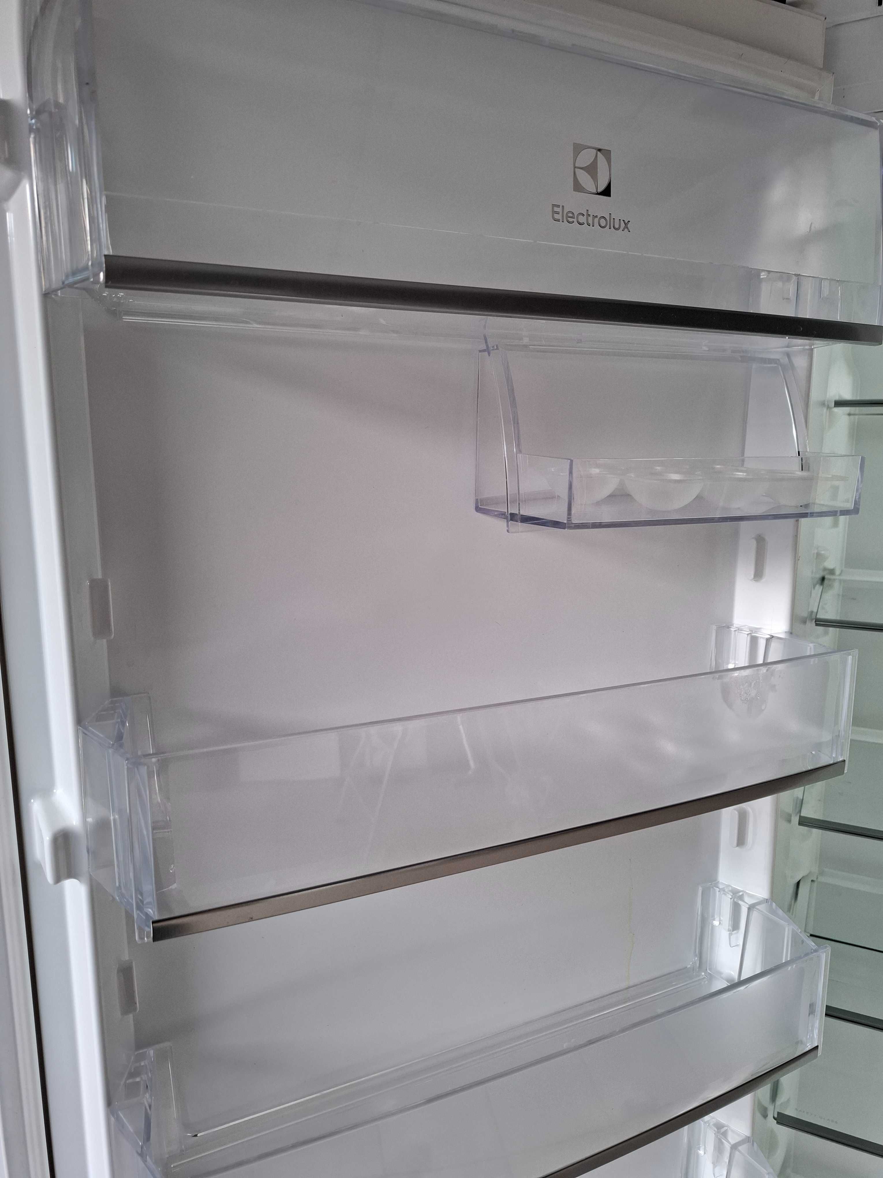 Lodówka ELECTROLUX ERN3213AOW 177cm NoFrost