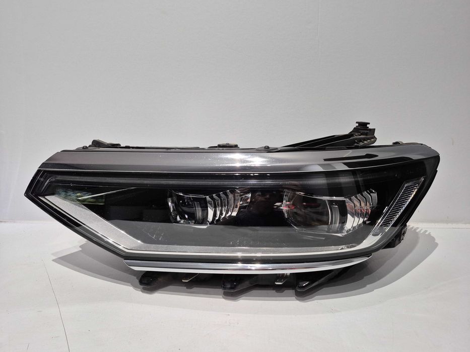 VW Passat B8 (3G) 19- Lift Lampa lewa IQ LIGHT MATRIX FULL LED 5PIN EU