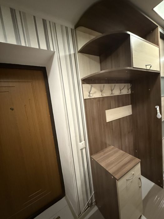 Шафа у передпокій