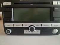 Spszedam radio fabryczne do volkswagen touran 2009 1.9 tdi