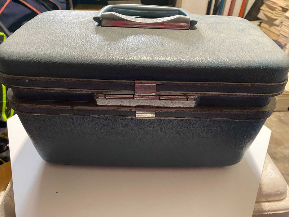 Mala de costura antiga da marca Samsonite