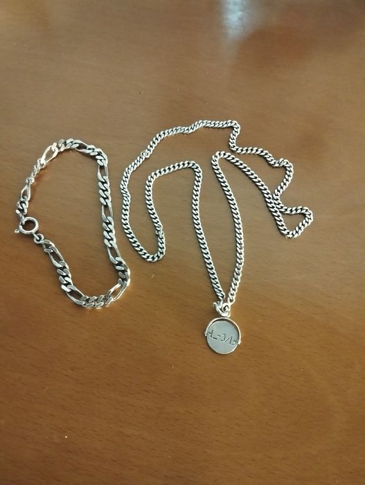 fio de prata com medalha e pulseira de prata