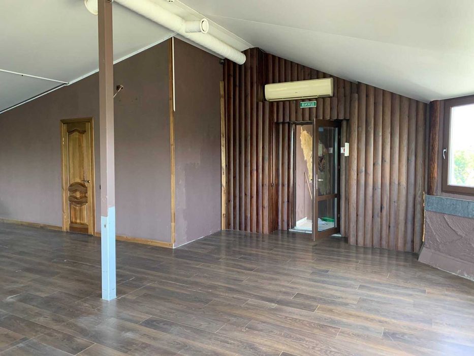 Продам велике комерційне окремостояче приміщення, м Нововолинськ